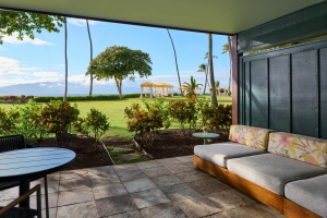 Oceanfront Bungalow Lanai